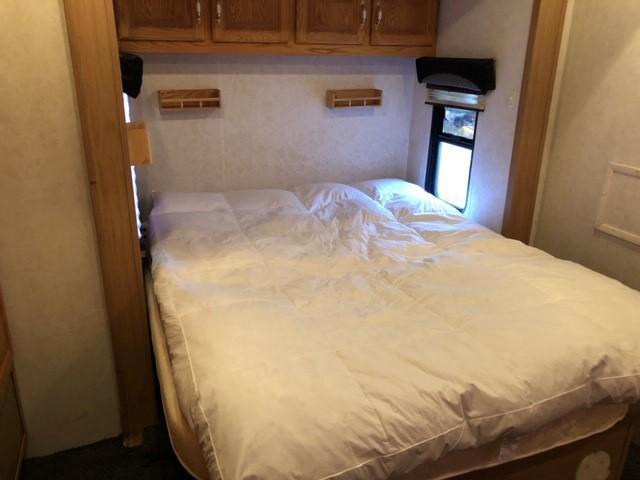 2001 KINGSLEY COACH W/PETERBILT TRACTOR