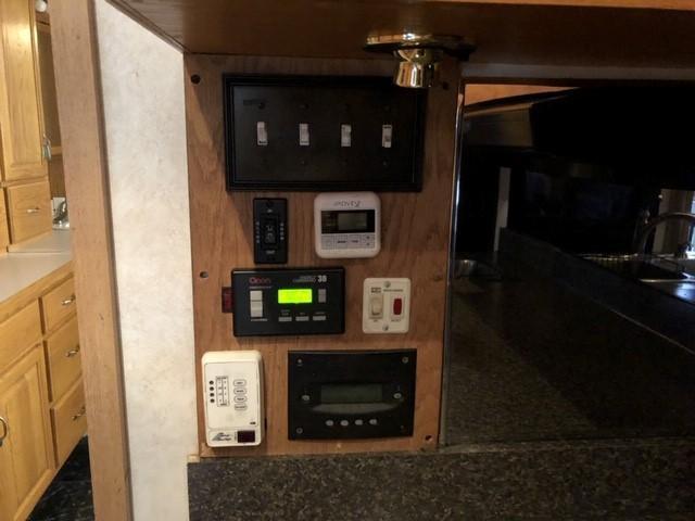 2001 KINGSLEY COACH W/PETERBILT TRACTOR