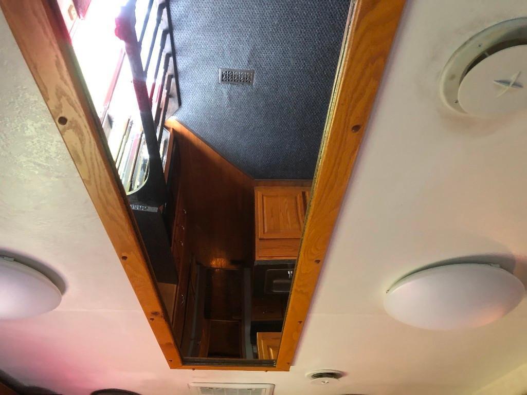 2001 KINGSLEY COACH W/PETERBILT TRACTOR