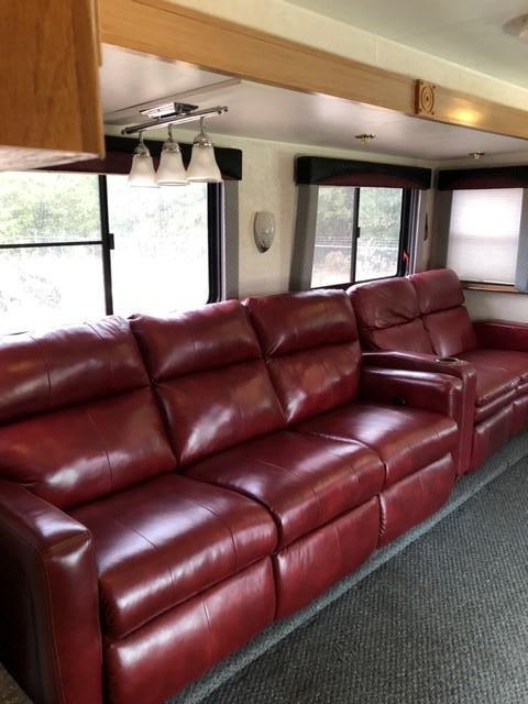 2001 KINGSLEY COACH W/PETERBILT TRACTOR