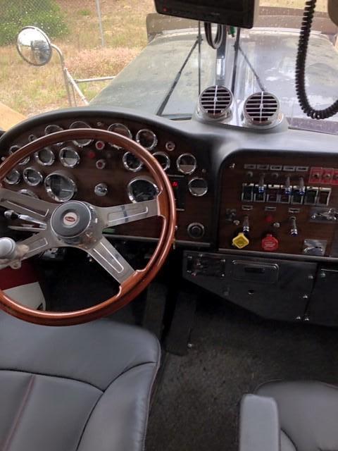 2001 KINGSLEY COACH W/PETERBILT TRACTOR