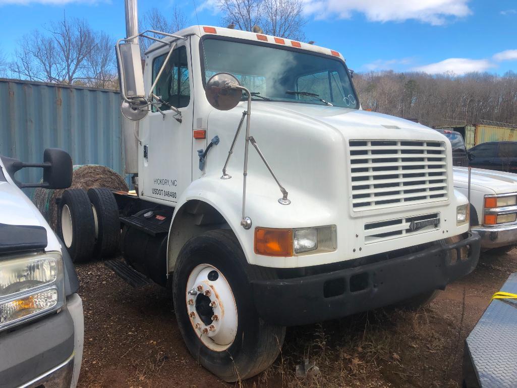 2000 INTERNATIONAL MODEL 8100 CAB AND CHASSIS