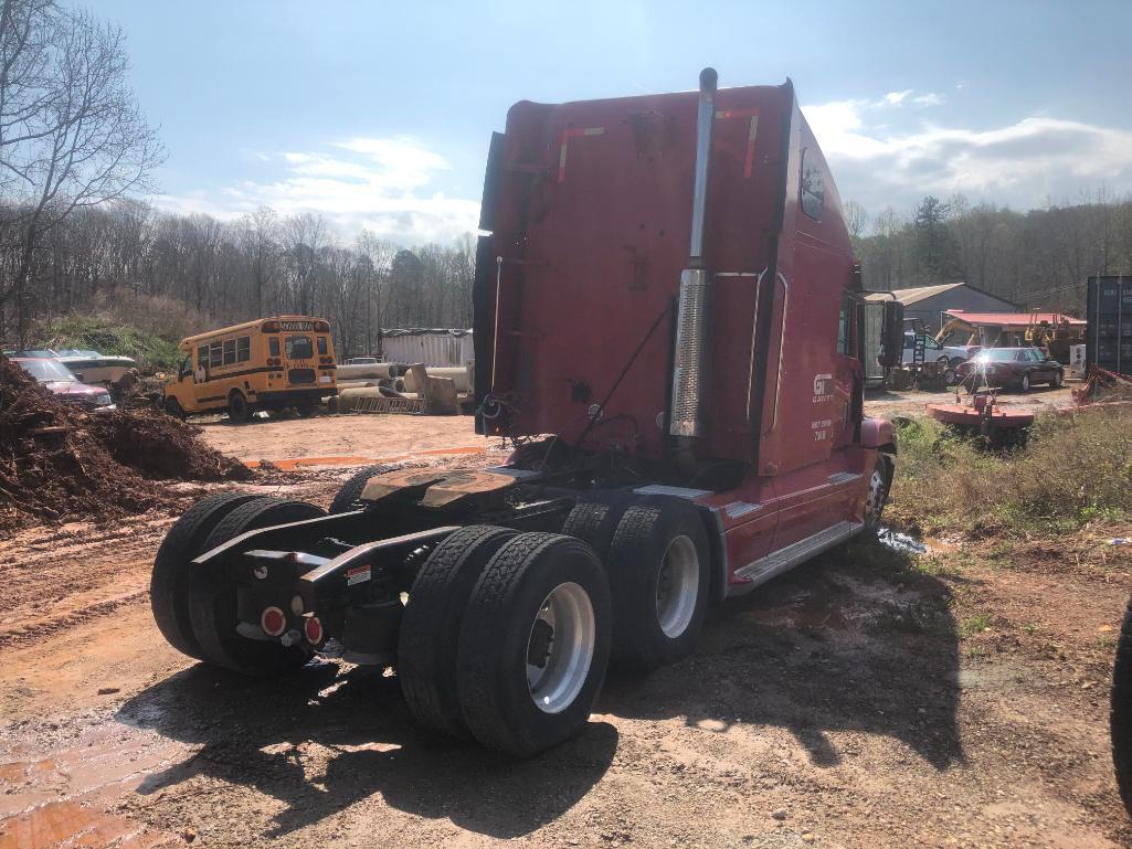 **INOP** 2007 FREIGHTLINER ROAD TRACTOR W/ SLEEPER