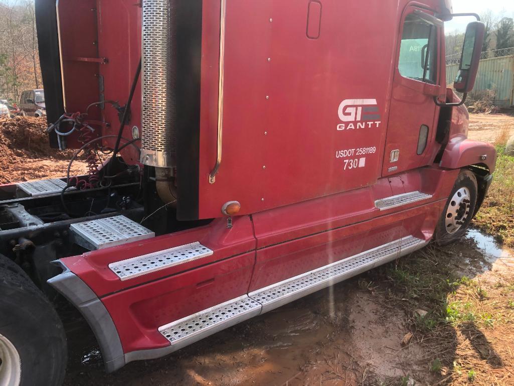 **INOP** 2007 FREIGHTLINER ROAD TRACTOR W/ SLEEPER