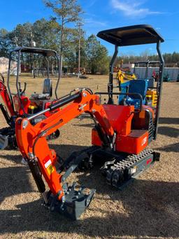 UNUSED AGT L12R MINI EXCAVATOR (GAS MOTOR, MANUAL