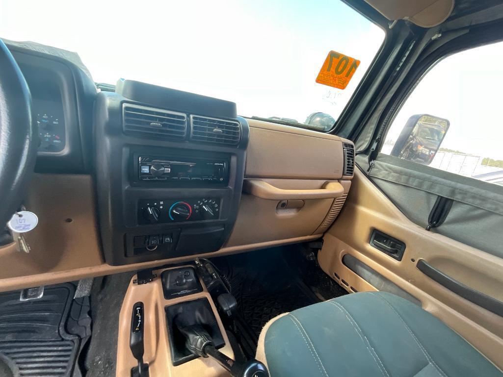 2000 JEEP WRANGLER (5SPD, 4WD, CB RADIO, SOFT