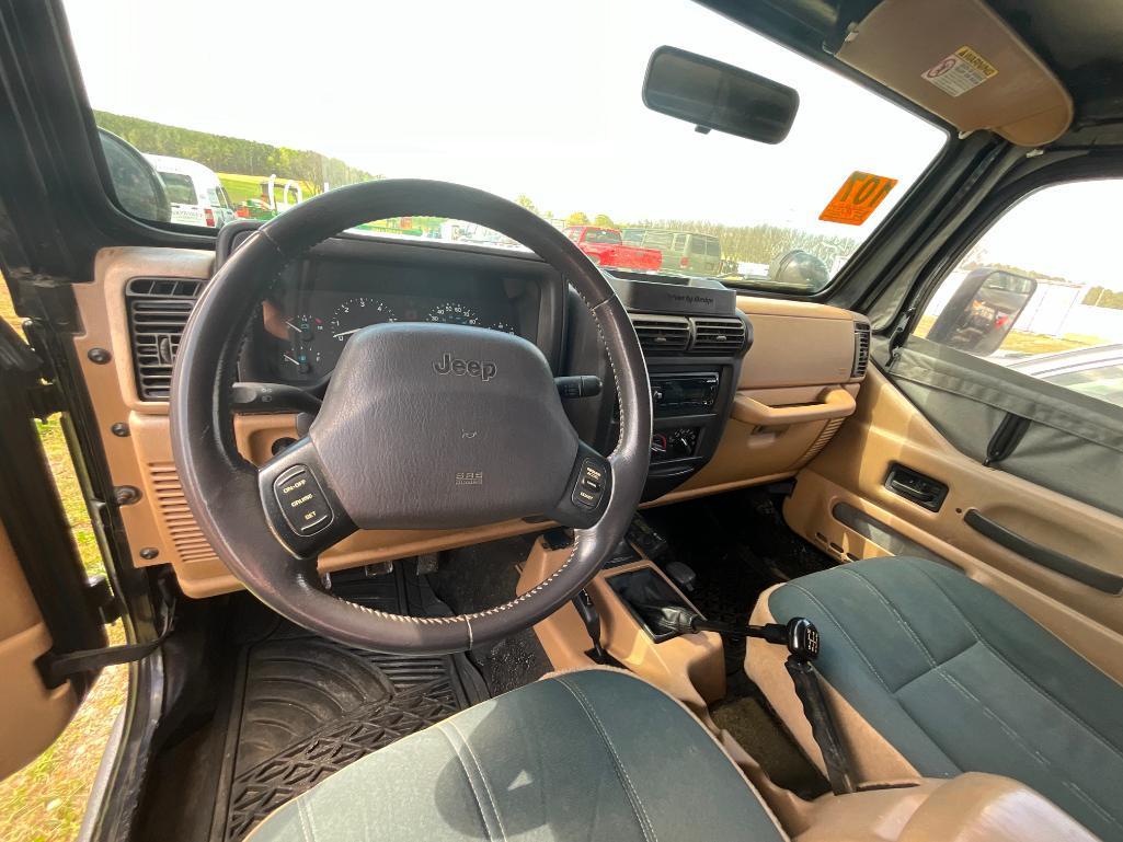 2000 JEEP WRANGLER (5SPD, 4WD, CB RADIO, SOFT
