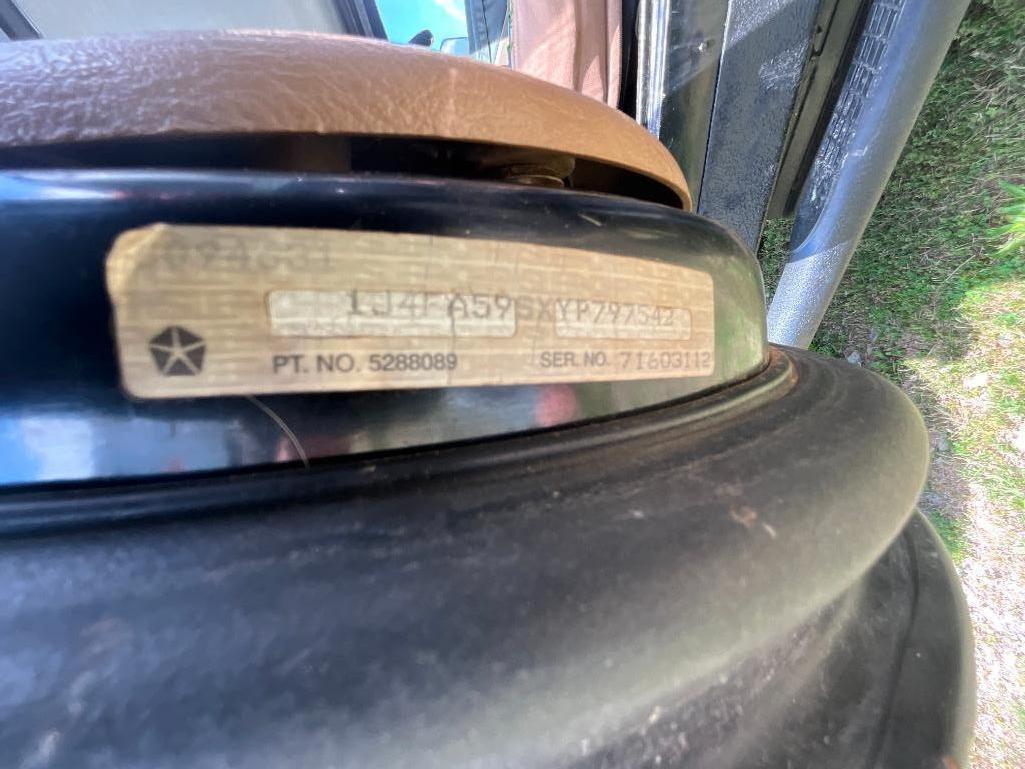 2000 JEEP WRANGLER (5SPD, 4WD, CB RADIO, SOFT