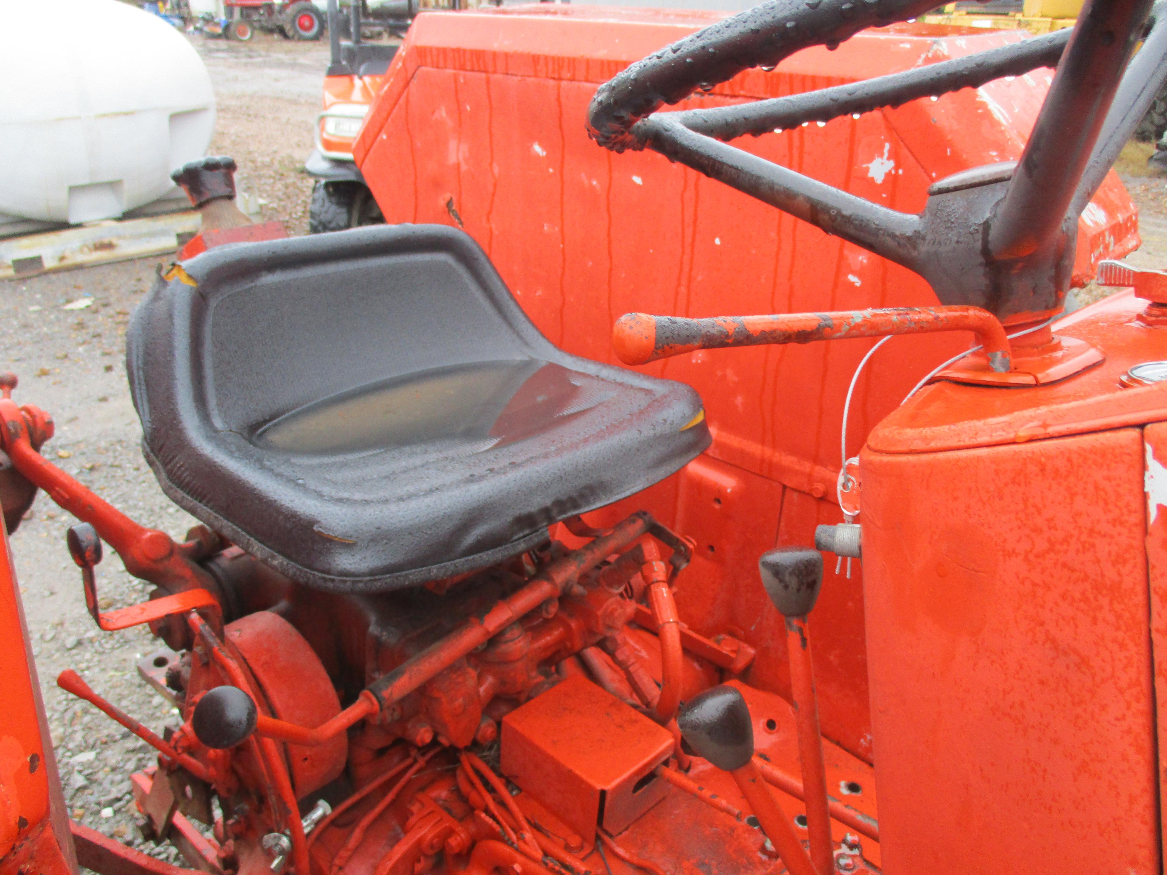 Allis-Chalmers 6040 Farm Tractor