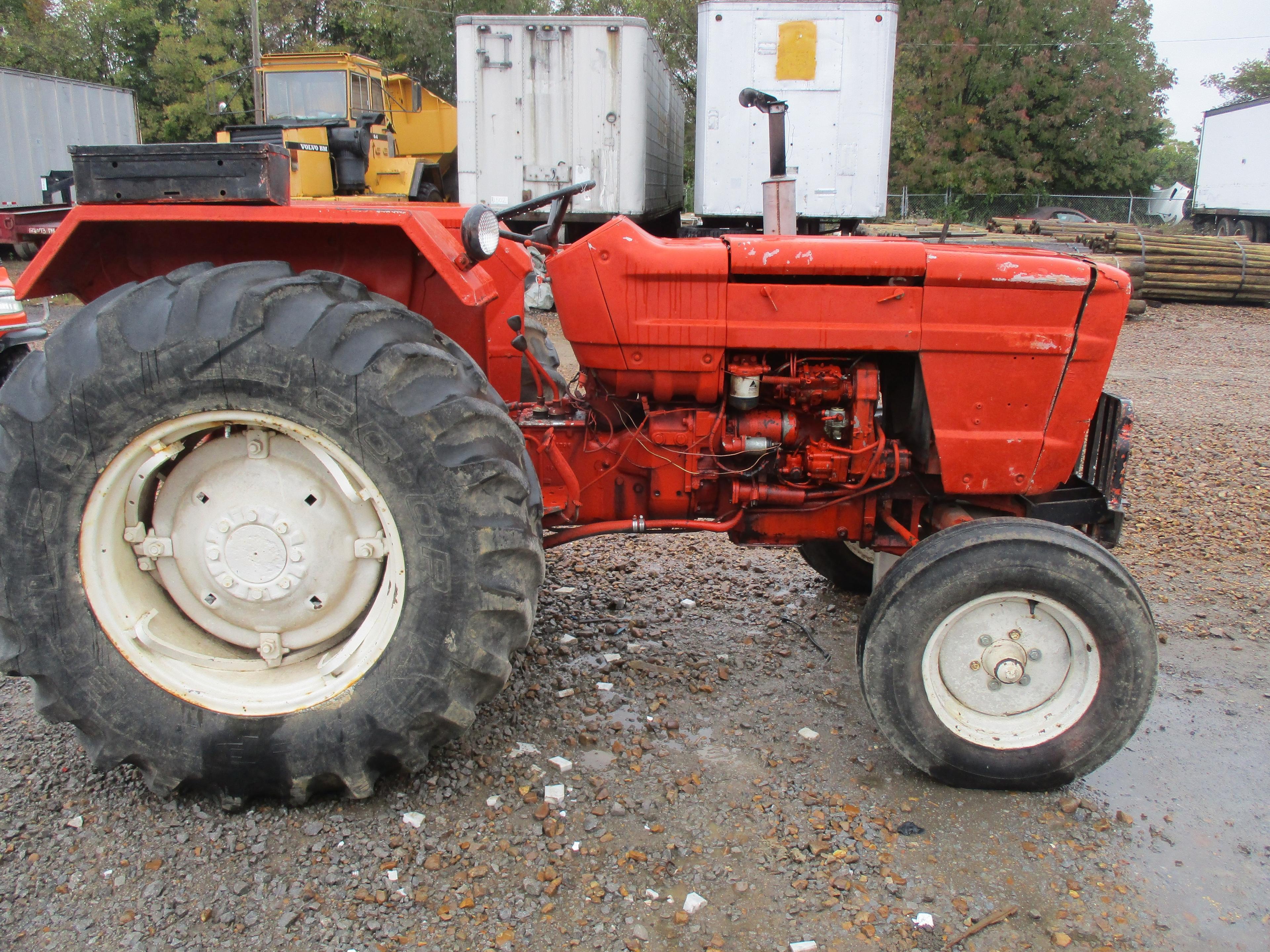 Allis-Chalmers 6040 Farm Tractor