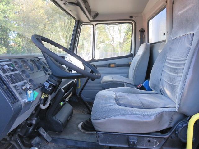 1999 FREIGHTLINER FL70 24' CURTAIN SIDE BOX TRUCK *POSSIBLE WEAK CLUTCH