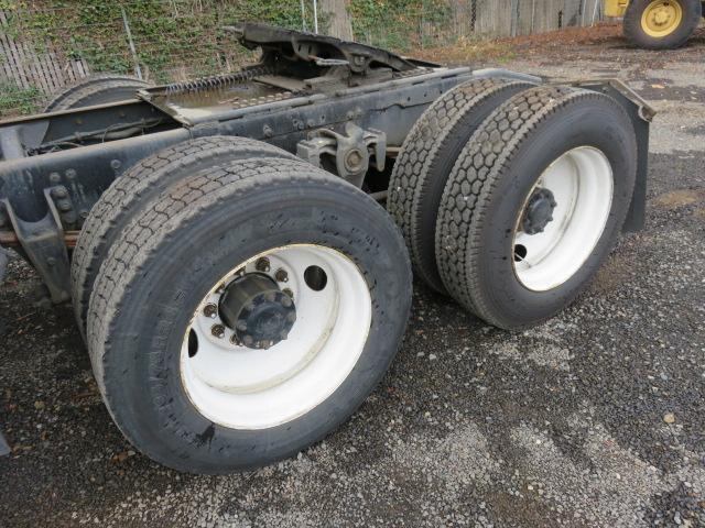 1988 FREIGHTLINER FLC112 TANDEM AXLE DAY CAB TRACTOR