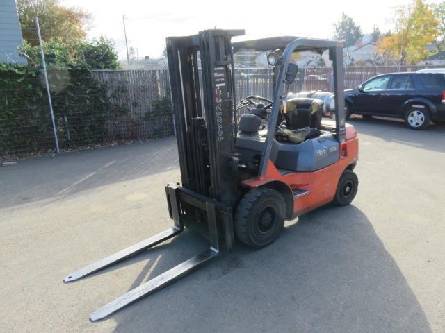 TOYOTA 7FGU25 FORKLIFT