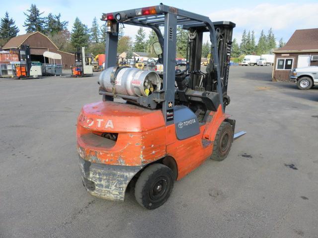 TOYOTA 7FGU25 FORKLIFT