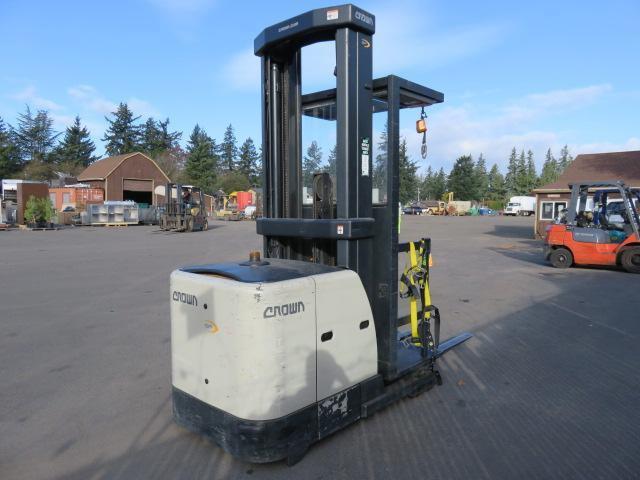 CROWN SP 3520-30 NARROW AISLE STAND FORKLIFT / STOCK PICKER