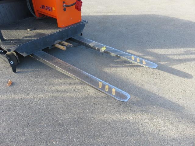 CROWN SP 3520-30 NARROW AISLE STAND FORKLIFT / STOCK PICKER