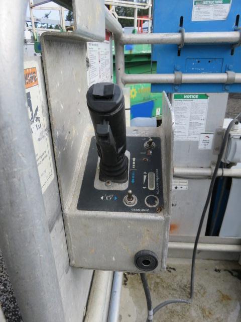 2002 GENIE GR-15 SELF PROPELLED MANLIFT