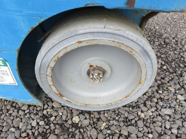 2002 GENIE GR-15 SELF PROPELLED MANLIFT