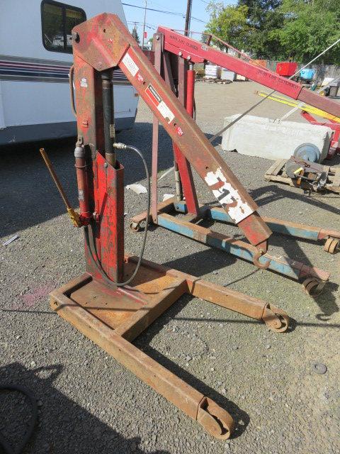 BLACKHAWK 2,000 LB EXTENDABLE MOBILE LIFT
