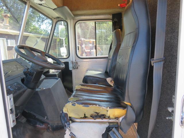 2002 WORKHORSE P42 STEP VAN