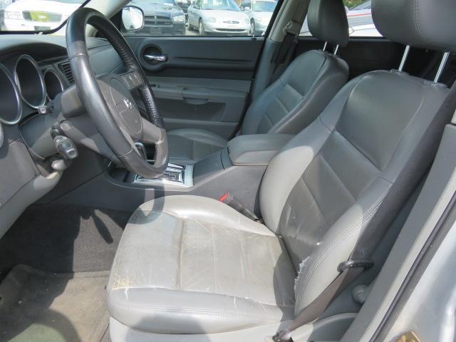 2005 DODGE MAGNUM