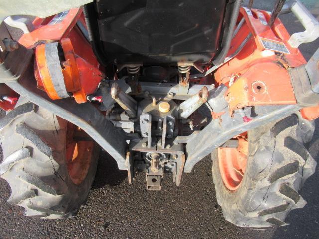 KUBOTA B7300 4X4 TRACTOR