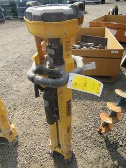 DEWALT DCL079 20V RECHARGABLE LIGHT STAND, ADJUSTABLE HEIGHT & LIGHT DIRECTION