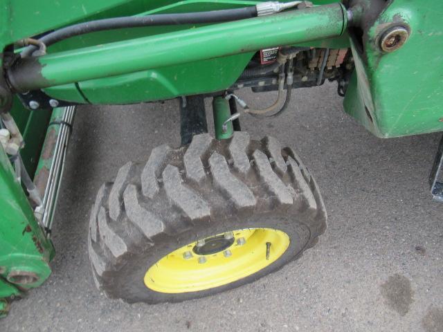 JOHN DEERE 3032E 4X4 TRACTOR