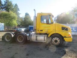 2000 VOLVO DAY CAB TRACTOR