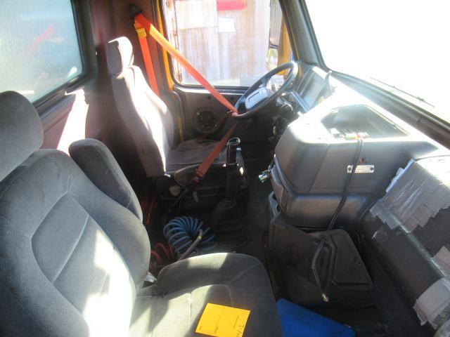 2000 VOLVO DAY CAB TRACTOR