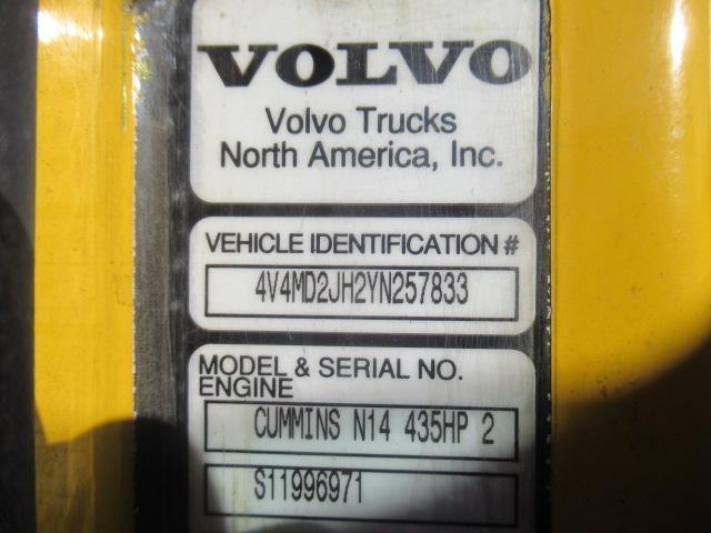 2000 VOLVO DAY CAB TRACTOR