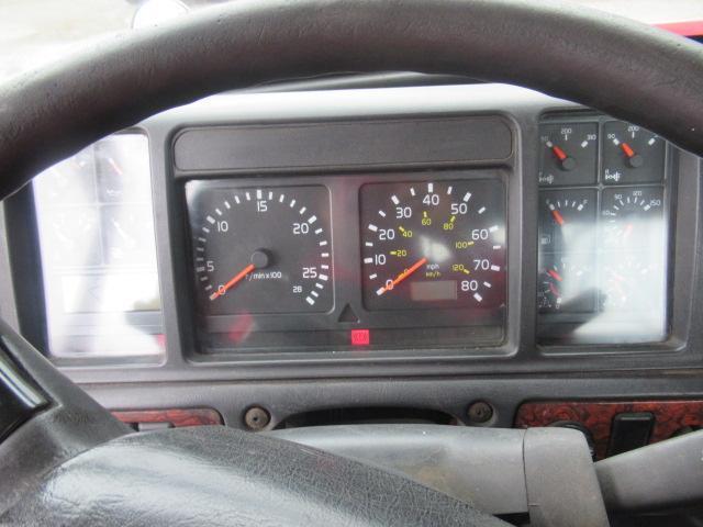 2002 VOLVO TANDEM AXLE DAY CAB