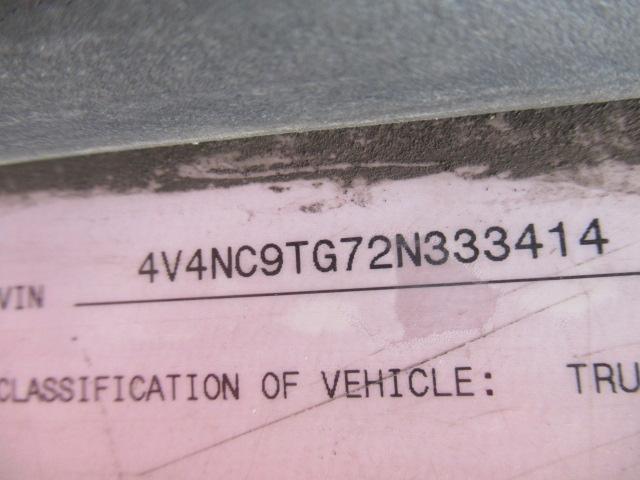 2002 VOLVO TANDEM AXLE DAY CAB