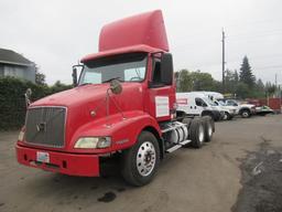 2002 VOLVO TANDEM AXLE DAY CAB