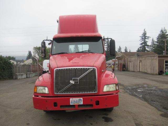 2002 VOLVO TANDEM AXLE DAY CAB