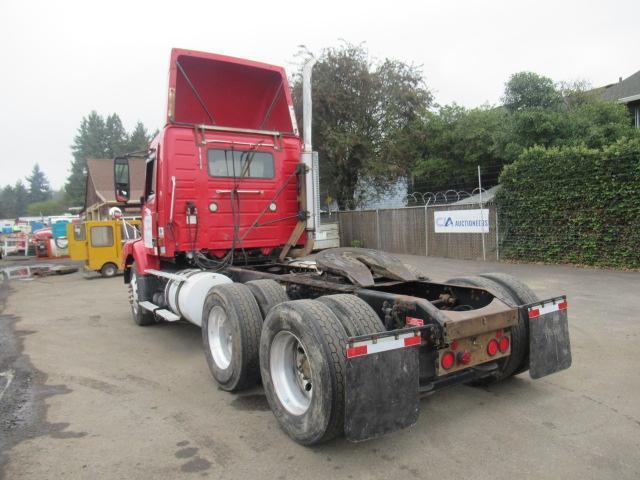 2002 VOLVO TANDEM AXLE DAY CAB