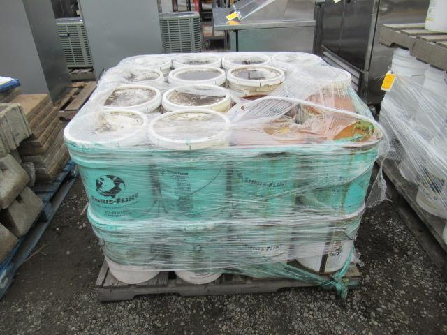 (32) 5GAL BUCKETS OF WHITE & YELLOW TRAFFIC PAINT (UNUSED)