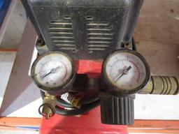 HUSKY 2GAL 100PSI AIR COMPRESSOR
