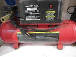 HUSKY 2GAL 100PSI AIR COMPRESSOR