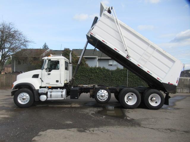 2005 MACK TANDEM AXLE GRANITE DUMP TRUCK