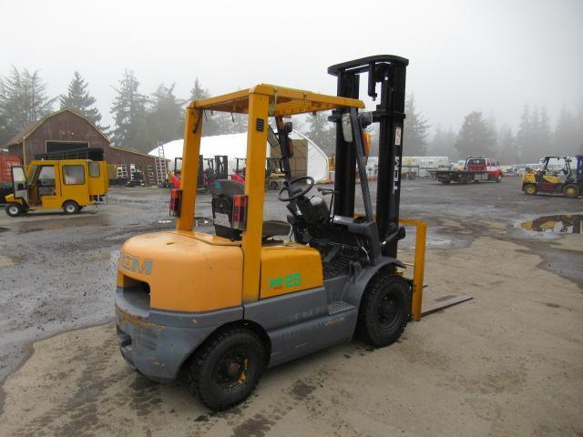 TCM FG25-N5 GAS FORKLIFT