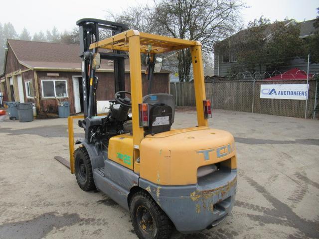 TCM FG25-N5 GAS FORKLIFT
