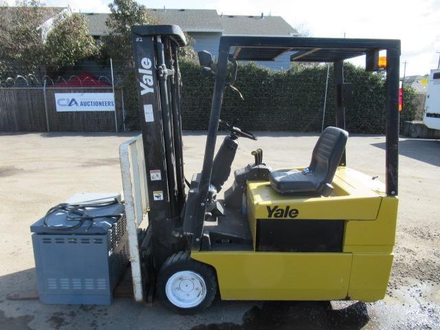 YALE ERPO40TFN48SE082 48V ELECTRIC FORKLIFT W/ CHAMPION 48V 3 PHASE CHARGER