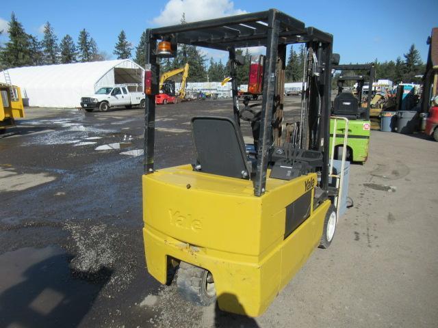 YALE ERPO40TFN48SE082 48V ELECTRIC FORKLIFT W/ CHAMPION 48V 3 PHASE CHARGER