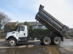 2005 INTERNATIONAL 7500 TANDEM AXLE 6 X 4 DUMP TRUCK