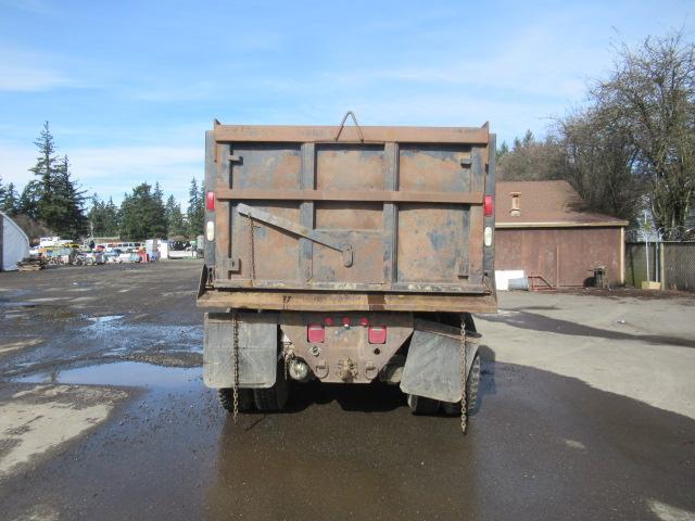 2005 INTERNATIONAL 7500 TANDEM AXLE 6 X 4 DUMP TRUCK