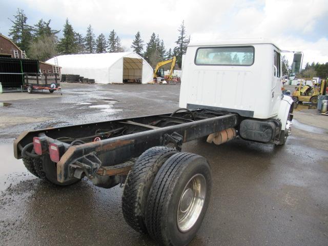 2000 INTERNATIONAL 4700 CAB & CHASSIS