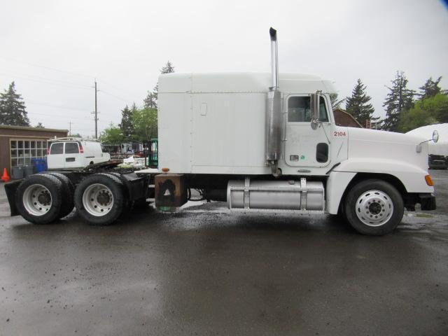 2000 FREIGHTLINER FLD120 TANDEM AXLE SLEEPER CAB