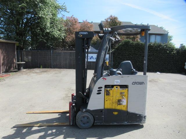 2014 CROWN NARROW ISLE STAND UP 36V ELECTRIC FORKLIFT