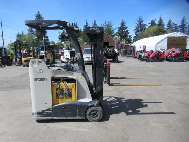 2014 CROWN NARROW ISLE STAND UP 36V ELECTRIC FORKLIFT